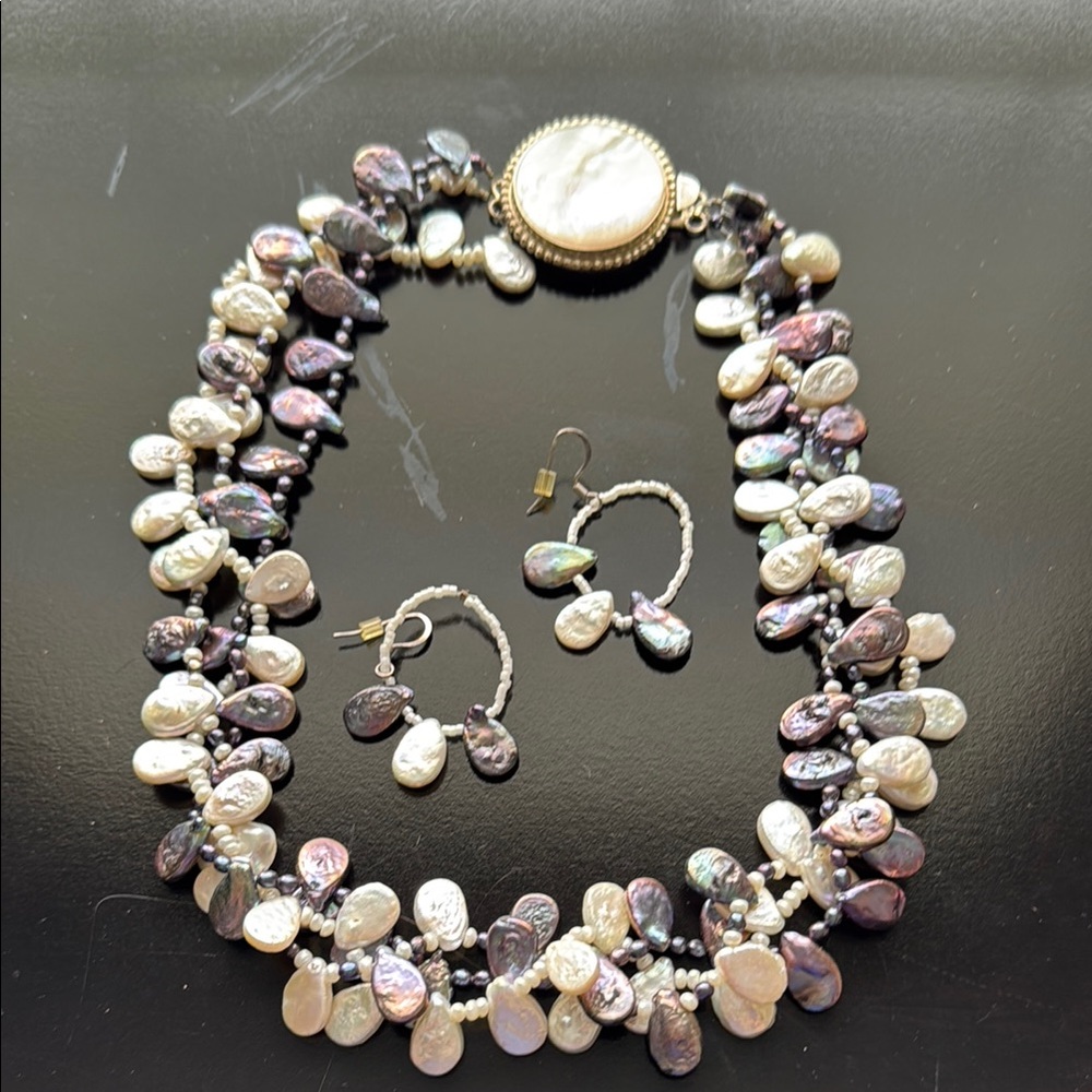 Elegant Pearl and Shell Jewelry Set